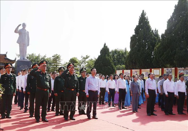 Chủ tịch nước Võ Văn Thưởng thăm quân và dân huyện đảo Cô Tô - Ảnh 2.