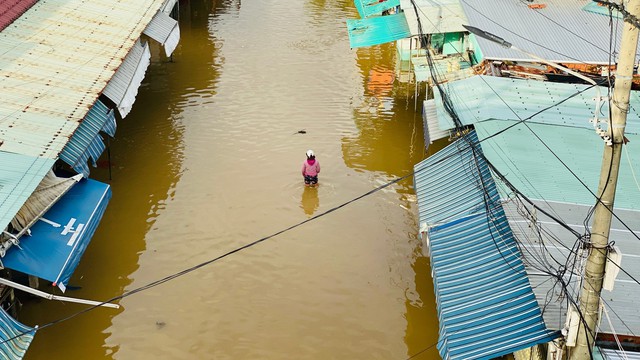 Nước sông dâng cao làm ngập lụt phố cổ Hội An- Ảnh 8.
