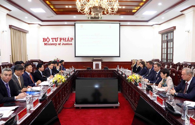 Bộ trưởng Bộ Tư pháp Việt Nam và Hungary ký Ý định thư về đào tạo cán bộ tư pháp- Ảnh 2.