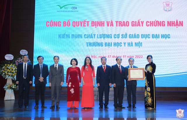 Trao chứng nhận kiểm định chất lượng cơ sở giáo dục lần 2 cho Đại học Y Hà Nội- Ảnh 1. Trao chứng nhận kiểm định chất lượng cơ sở giáo dục lần 2 cho Đại học Y Hà Nội- Ảnh 1.