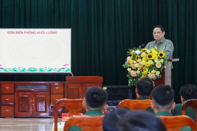 Thủ tướng thăm Đồn Biên phòng và dâng hương tưởng niệm các liệt sĩ tại Lai Châu- Ảnh 2.