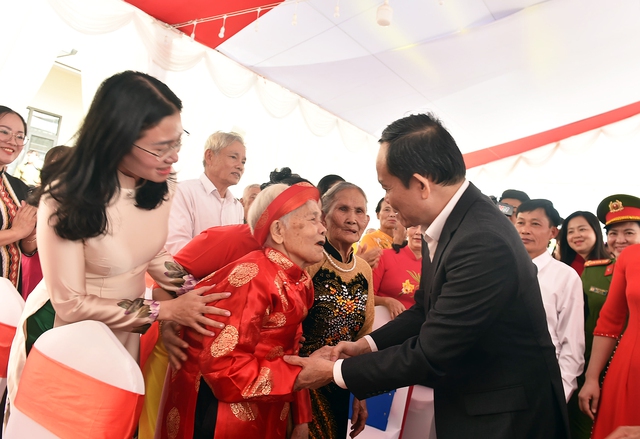 Phó Thủ tướng Trần Lưu Quang dự Ngày hội Đại đoàn kết toàn dân tộc tại Thanh Hóa- Ảnh 2. Phó Thủ tướng Trần Lưu Quang dự Ngày hội Đại đoàn kết toàn dân tộc tại Thanh Hóa- Ảnh 2.