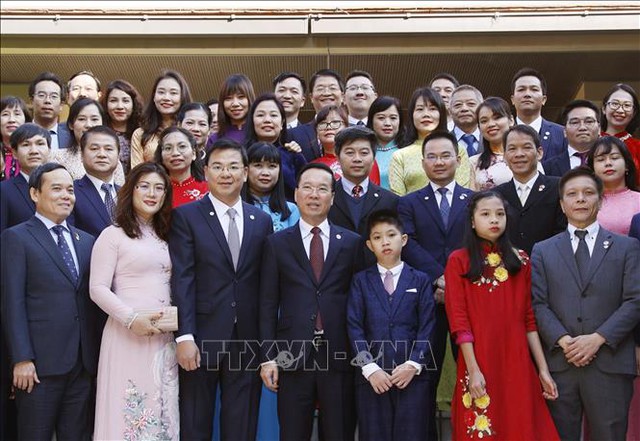 Chủ tịch nước Võ Văn Thưởng thăm Đại sứ quán và gặp gỡ đại diện các thế hệ người Việt Nam tại Nhật Bản- Ảnh 5.
