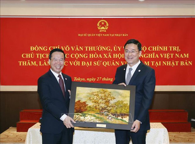 Chủ tịch nước Võ Văn Thưởng thăm Đại sứ quán và gặp gỡ đại diện các thế hệ người Việt Nam tại Nhật Bản- Ảnh 1.