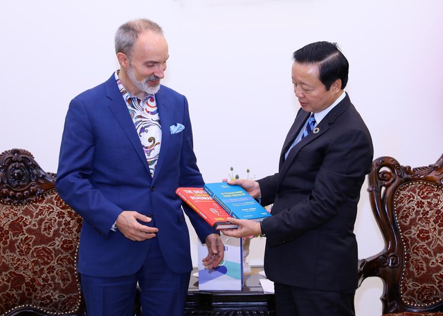 Phó Thủ tướng Trần Hồng Hà tiếp chuyên gia hàng đầu thế giới về chuyển đổi số - Ảnh 3.