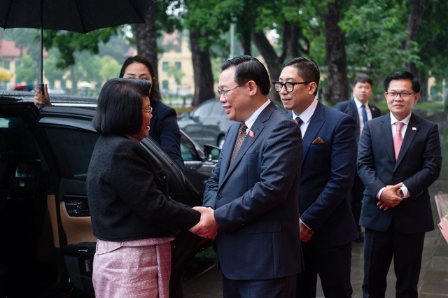 Chủ tịch Quốc hội Vương Đình Huệ đón, hội đàm với Chủ tịch Quốc hội Campuchia- Ảnh 1.