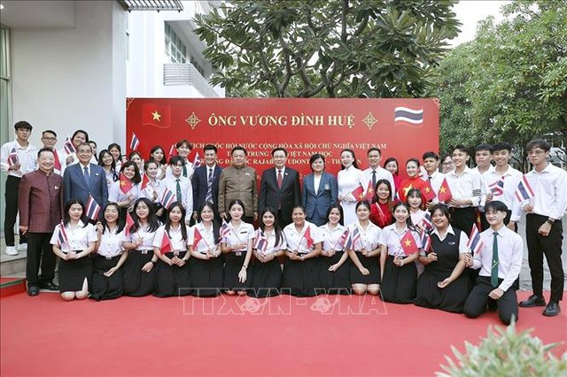 Chủ tịch Quốc hội Vương Đình Huệ gặp gỡ cộng đồng người Việt Nam tại Thái Lan- Ảnh 4.