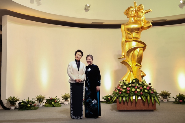 Phu nhân Tổng Bí thư Nguyễn Phú Trọng và Phu nhân Tổng Bí thư, Chủ tịch nước Trung Quốc thăm Bảo tàng Phụ nữ Việt Nam- Ảnh 5.