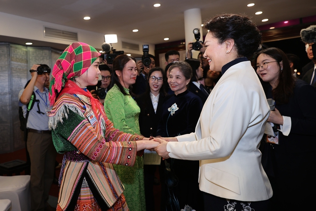 Phu nhân Tổng Bí thư Nguyễn Phú Trọng và Phu nhân Tổng Bí thư, Chủ tịch nước Trung Quốc thăm Bảo tàng Phụ nữ Việt Nam- Ảnh 3.