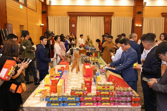 Hàng hóa Tết dồi dào, nhiều chương trình khuyến mãi- Ảnh 1.