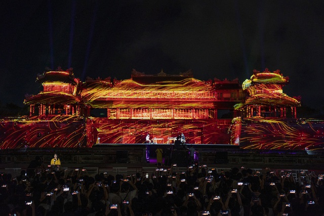 Bữa tiệc âm nhạc và ánh sáng 3D đặc sắc tại Ngọ Môn-Đại nội Huế- Ảnh 1.