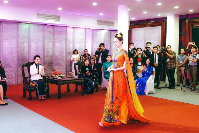 Hai Phu nhân Tổng Bí thư Việt Nam, Trung Quốc cùng thưởng thức nghệ thuật truyền thống Việt Nam- Ảnh 9.
