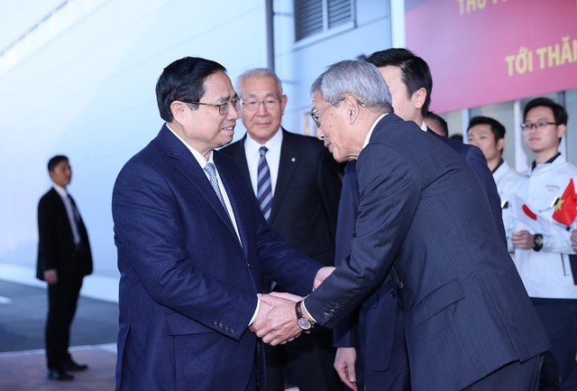 Thủ tướng Phạm Minh Chính thăm doanh nghiệp tiêu biểu của Nhật Bản và động viên công nhân Việt Nam- Ảnh 1.