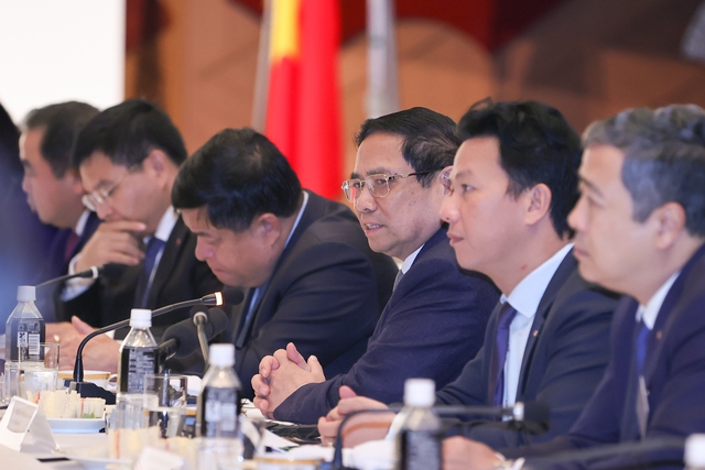 Thủ tướng tọa đàm với các tập đoàn hàng đầu Nhật Bản: Việt Nam là nơi an toàn trong cơn bão- Ảnh 2.