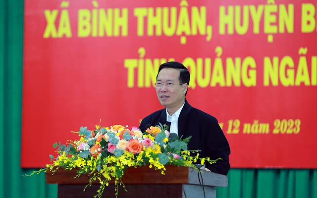 Chủ tịch nước Võ Văn Thưởng tặng quà các gia đình chính sách, hộ nghèo ở Quảng Ngãi- Ảnh 1.