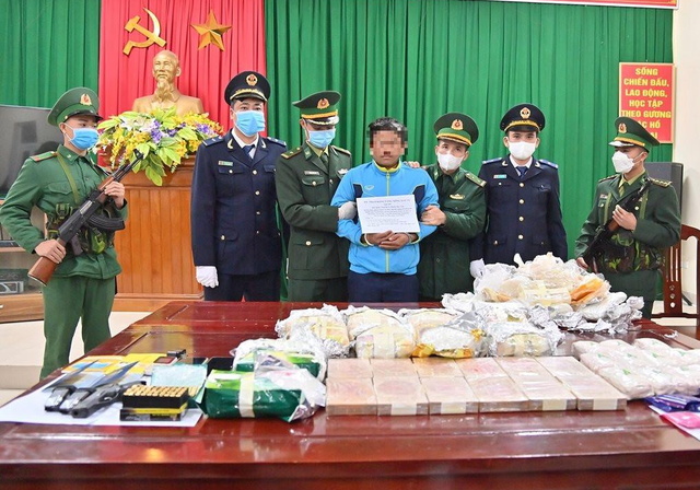 Hải quan Thanh Hóa phối hợp bắt giữ đối tượng người Lào vận chuyển hơn 21 kg ma túy- Ảnh 1.