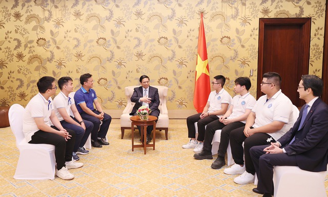 Thủ tướng động viên nhóm sinh viên Việt Nam đạt thành tích tại COP28- Ảnh 1.