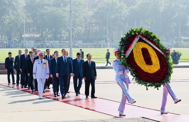 Thủ tướng Cộng hòa Belarus vào Lăng viếng Chủ tịch Hồ Chí Minh- Ảnh 1.