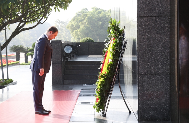 Thủ tướng Cộng hòa Belarus vào Lăng viếng Chủ tịch Hồ Chí Minh- Ảnh 2.