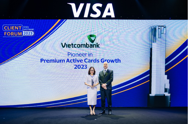 Vietcombank được vinh danh 12 hạng mục giải thưởng quan trọng trong hoạt động thẻ năm 2023- Ảnh 2.