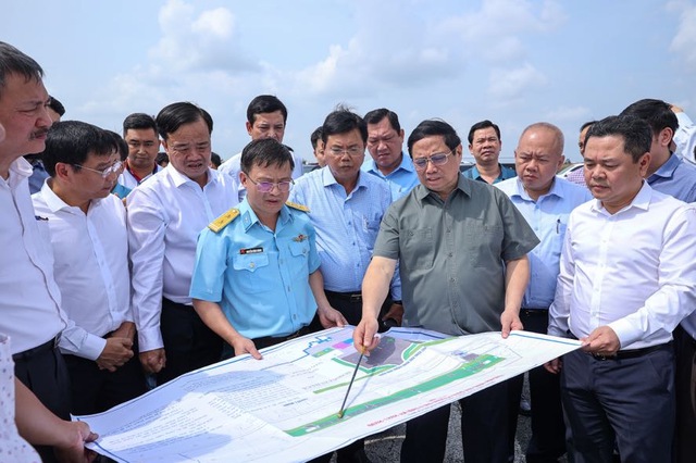 Thủ tướng khảo sát 3 dự án công nghiệp, cao tốc, sân bay trọng điểm tại Cà Mau- Ảnh 1.