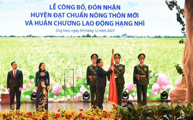 Huyện Ứng Hòa đạt chuẩn nông thôn mới, đón Huân chương Lao động hạng Nhì- Ảnh 1.