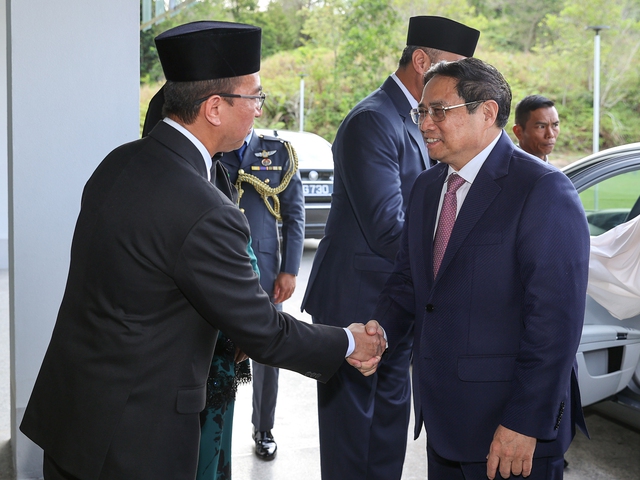 Thủ tướng thăm Đại học Quốc gia và lớp học tiếng Việt tại Brunei - Ảnh 1.