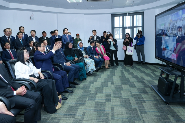 Thủ tướng thăm Đại học Quốc gia và lớp học tiếng Việt tại Brunei - Ảnh 6.