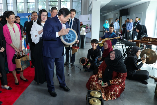 Thủ tướng thăm Đại học Quốc gia và lớp học tiếng Việt tại Brunei - Ảnh 9.