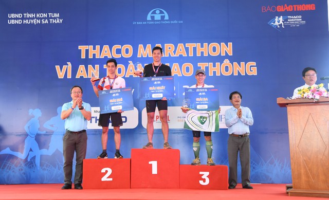 Hàng nghìn VĐV chạy Marathon tuyên truyền về an toàn giao thông - Ảnh 3.