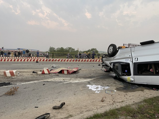 QUẢNG NAM: Tai nạn giao thông thảm khốc, 8 người tử vong - Ảnh 1.