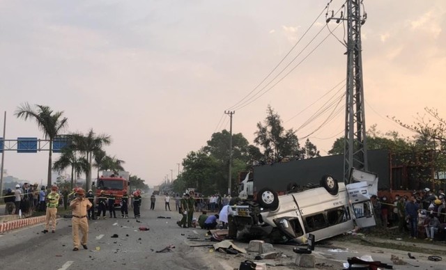 QUẢNG NAM: Tai nạn giao thông thảm khốc, 8 người tử vong - Ảnh 3.