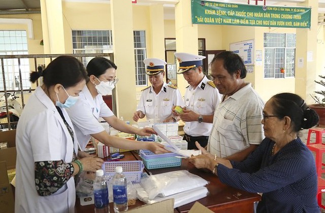 Để ngư dân yên tâm vươn khơi, bám biển - Ảnh 2. Để ngư dân yên tâm vươn khơi, bám biển - Ảnh 2.