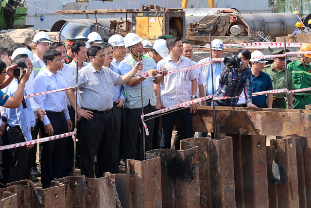 Thủ tướng chấn chỉnh khâu GPMB, đôn đốc dự án cầu Rạch Miễu 2 và khảo sát tuyến đường ven biển Bến Tre - Ảnh 2.