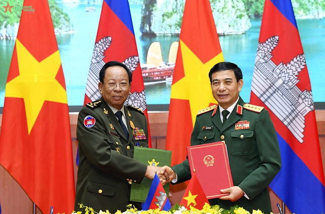 Đại tướng Phan Văn Giang hội đàm với Bộ trưởng Quốc phòng Campuchia - Ảnh 3.