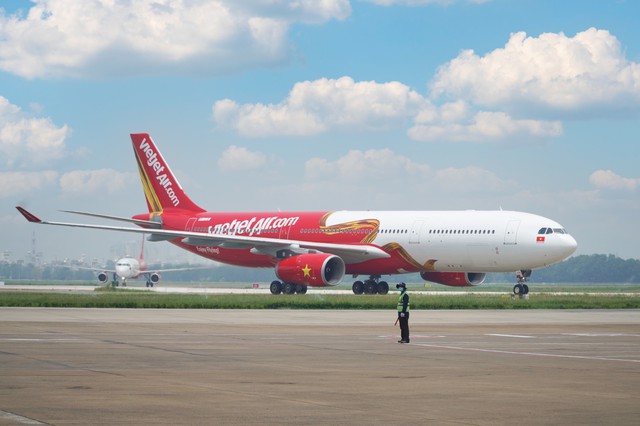 Lợi nhuận công ty mẹ đạt hơn 900 tỉ đồng, Vietjet đi đầu mở mạng bay quốc tế - Ảnh 1.