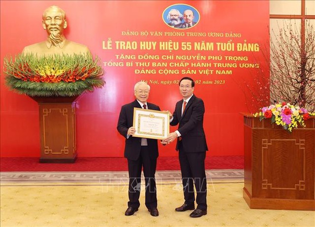Lễ trao Huy hiệu 55 năm tuổi Đảng tặng Tổng Bí thư Nguyễn Phú Trọng - Ảnh 1.