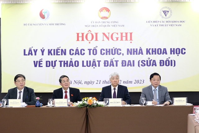 Phó Thủ tướng Trần Hồng Hà dự Hội nghị lấy ý kiến về Luật Đất đai (sửa đổi) - Ảnh 2.