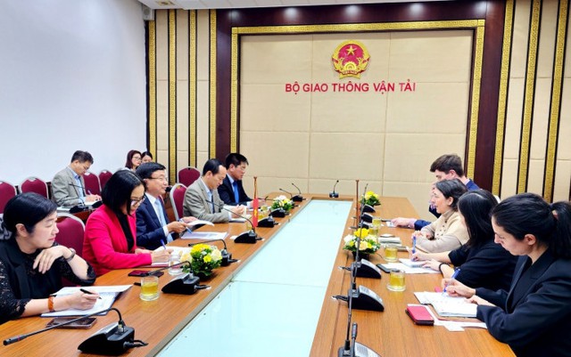 Tây Ban Nha muốn hợp tác phát triển đường sắt cao tốc với Việt Nam - Ảnh 1.