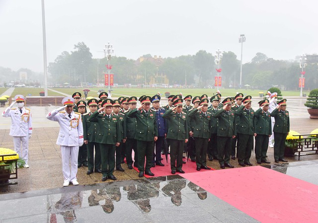Lãnh đạo Đảng, Nhà nước vào Lăng viếng Chủ tịch Hồ Chí Minh, tưởng niệm các Anh hùng liệt sĩ - Ảnh 3.