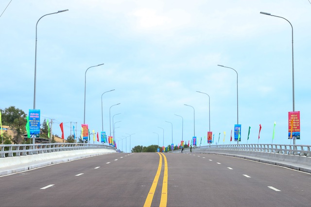 Thủ tướng khảo sát một số công trình, dự án lớn tại Bình Định - Ảnh 7.
