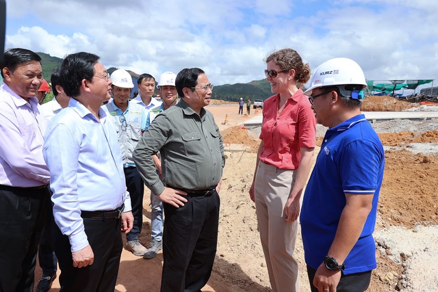 Thủ tướng khảo sát một số dự án hạ tầng, công nghiệp lớn và mô hình nhà thu nhập thấp tại Bình Định - Ảnh 12.