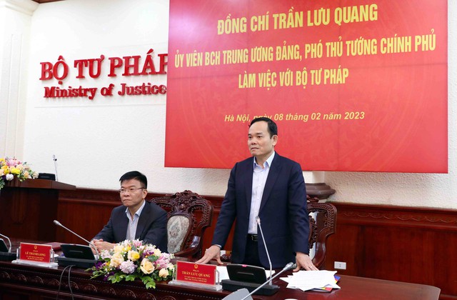 Phó Thủ tướng Trần Lưu Quang làm việc với lãnh đạo chủ chốt Bộ Tư pháp - Ảnh 1.
