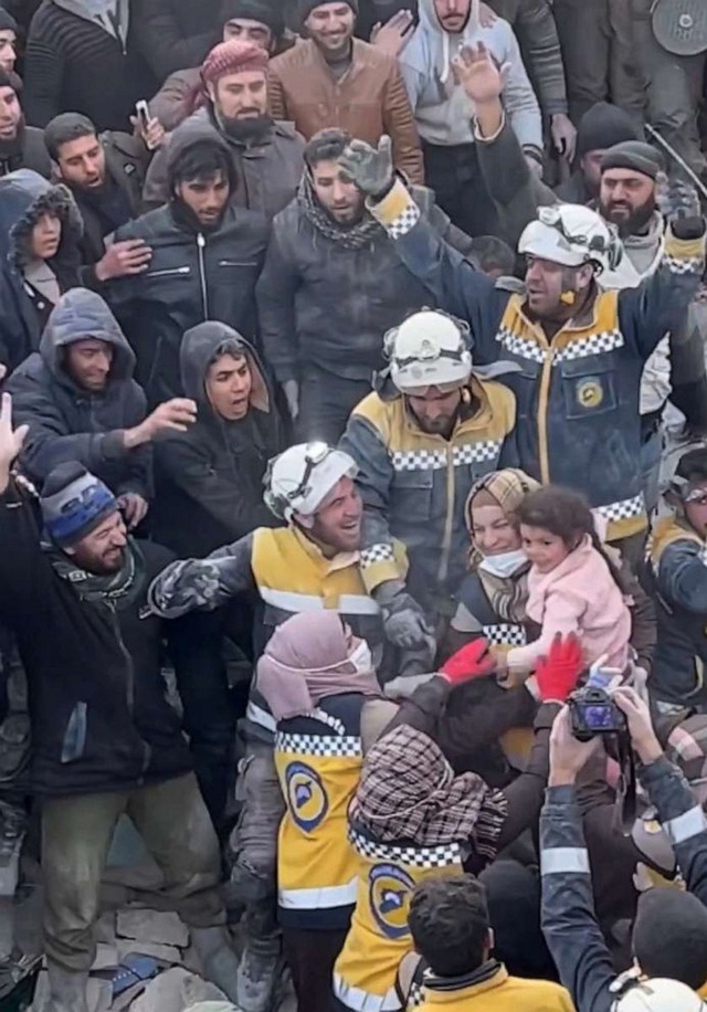 Động đất tại Thổ Nhĩ Kỳ, Syria: Điều kỳ diệu từ tình người - Ảnh 3.