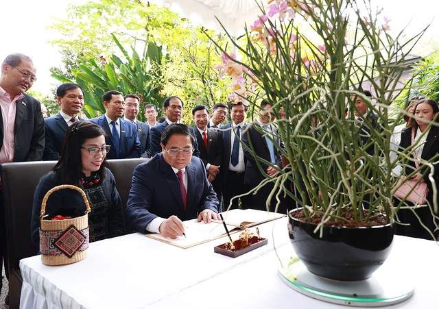 Singapore định danh loài lan mới theo tên Thủ tướng Phạm Minh Chính và Phu nhân - Ảnh 2.