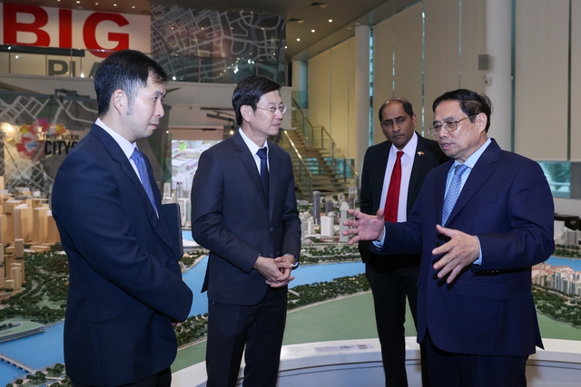 Thủ tướng tìm hiểu quy hoạch quốc gia và thành phố thông minh của Singapore - Ảnh 3.