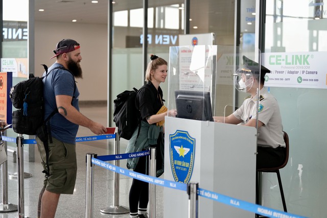 Bay quốc tế phục hồi, sân bay khuyến cáo hành khách cần đến trước 3 giờ - Ảnh 3.