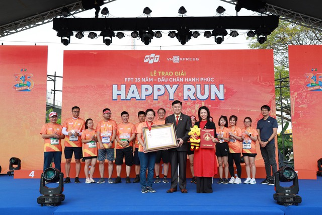 3.500 người tham gia chạy “Happy Run” gây quỹ cho trẻ em nghèo - Ảnh 4.