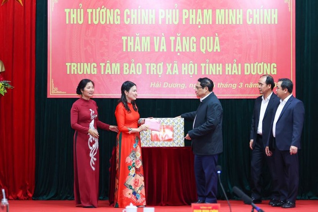 Thủ tướng làm việc với Công ty Ford Việt Nam và thăm Trung tâm bảo trợ xã hội Hải Dương - Ảnh 6.