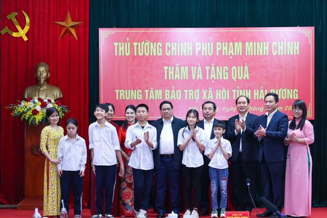 Thủ tướng làm việc với Công ty Ford Việt Nam và thăm Trung tâm bảo trợ xã hội Hải Dương - Ảnh 7.
